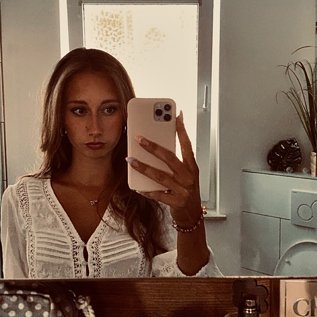 Instagram Profilbild von __.__m.i.a__.__