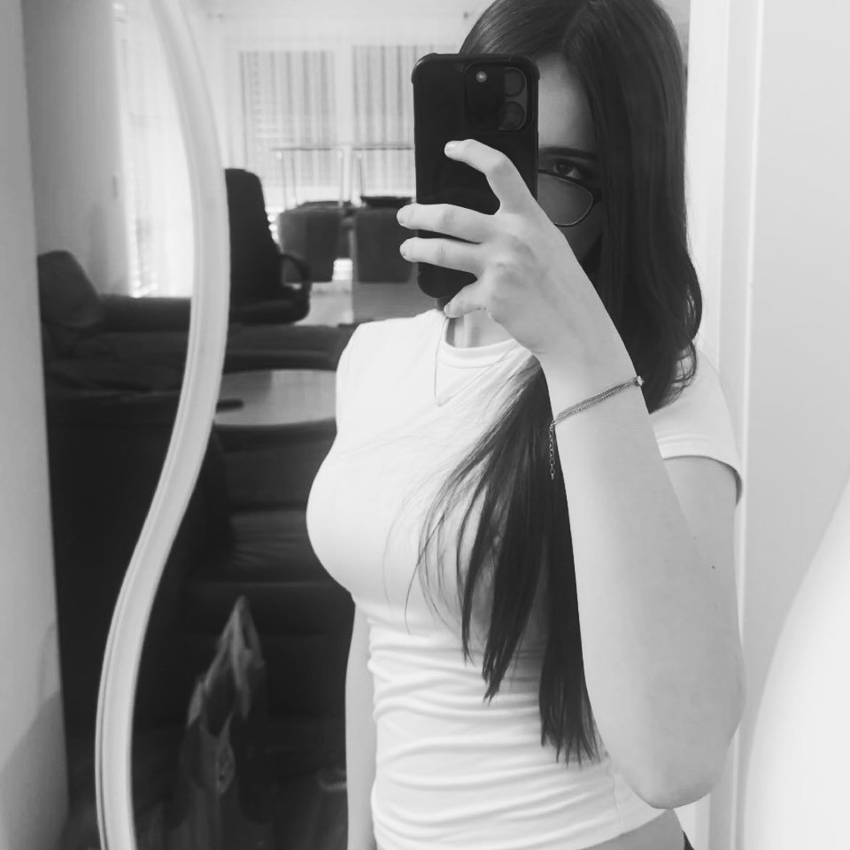 Instagram Profilbild von nuhov1c_