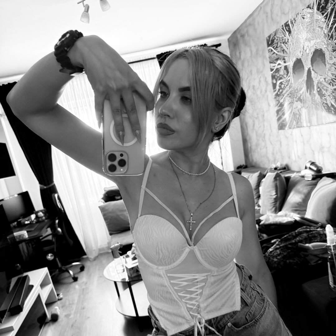 Instagram Profilbild von juliaploesteanu
