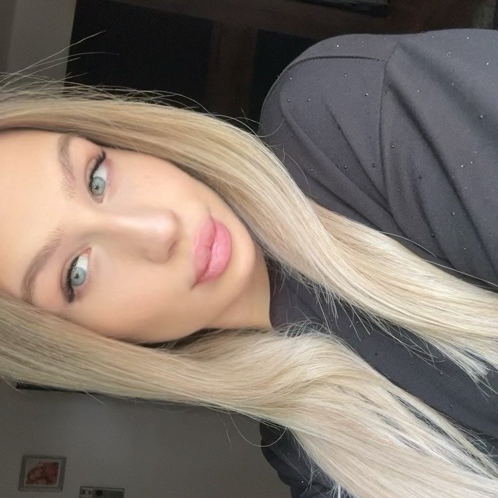 Instagram Profilbild von csenge_eliza