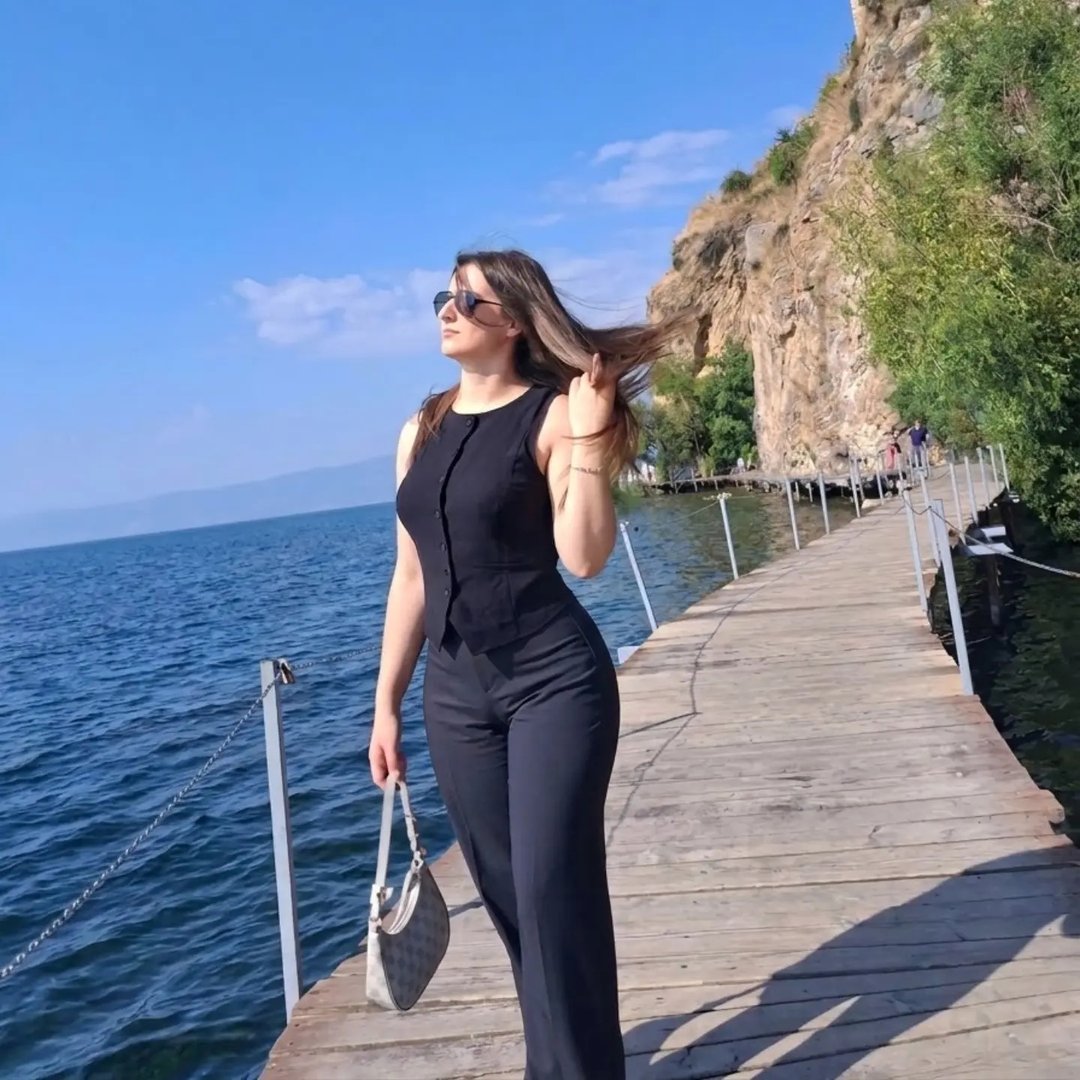 Instagram Profilbild von adela_abazovska