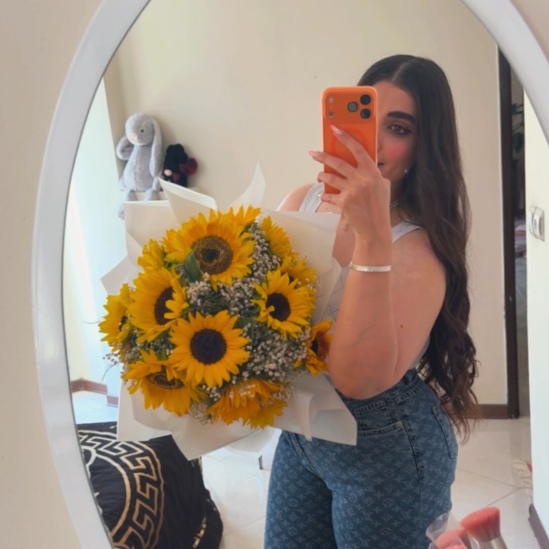 Instagram Profilbild von royaghalehnoeii