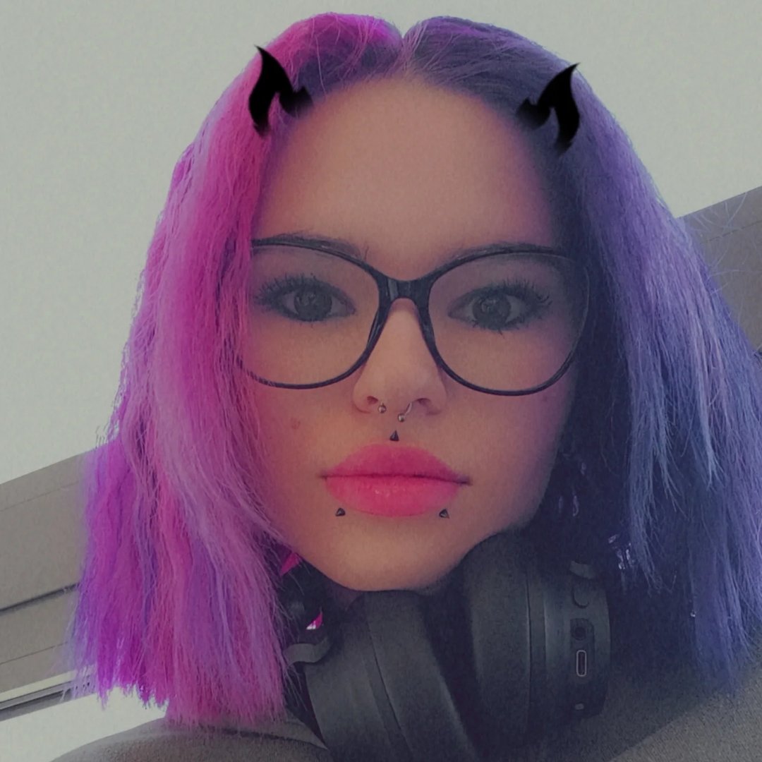 Instagram Profilbild von weird.x21