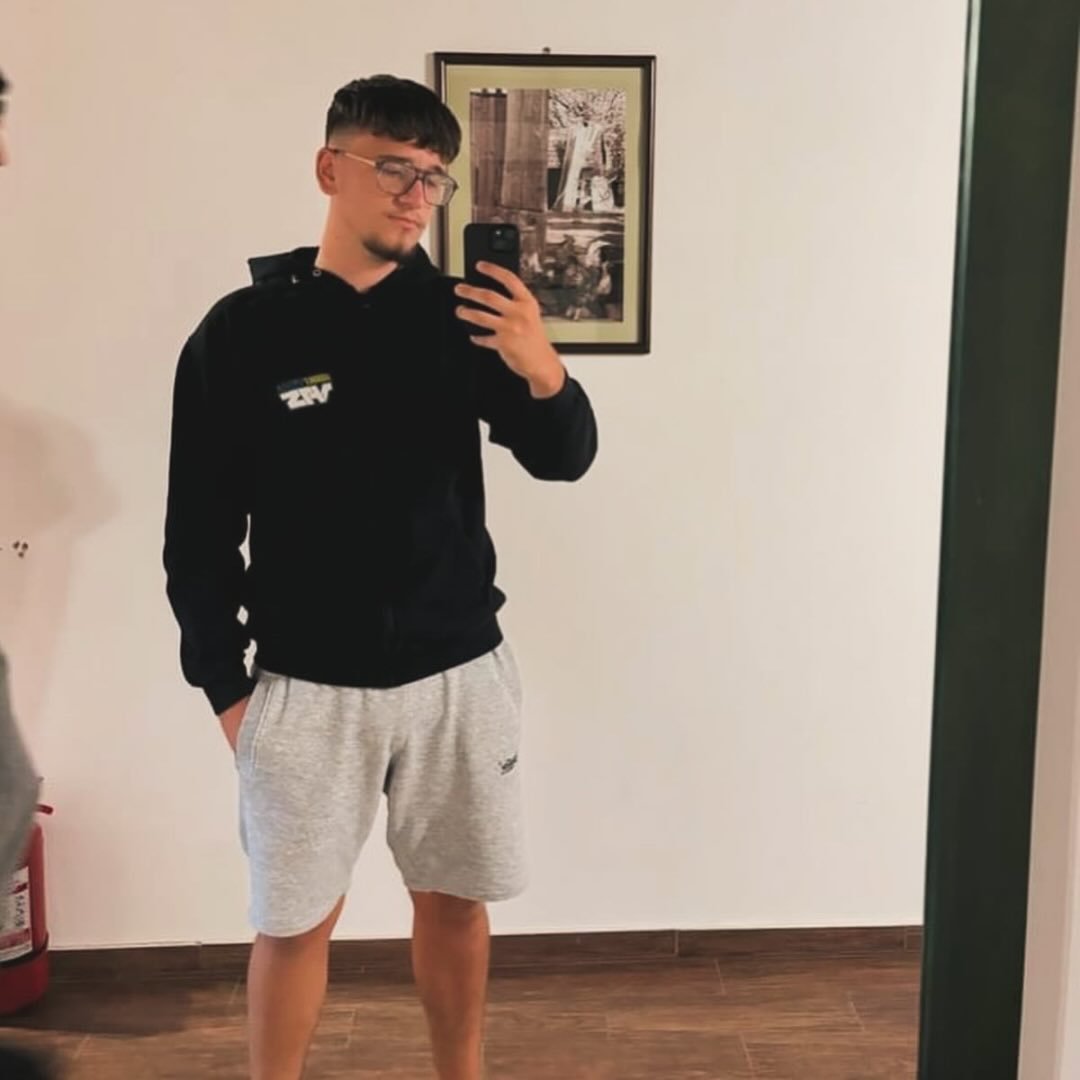 Instagram Profilbild von b_akos19