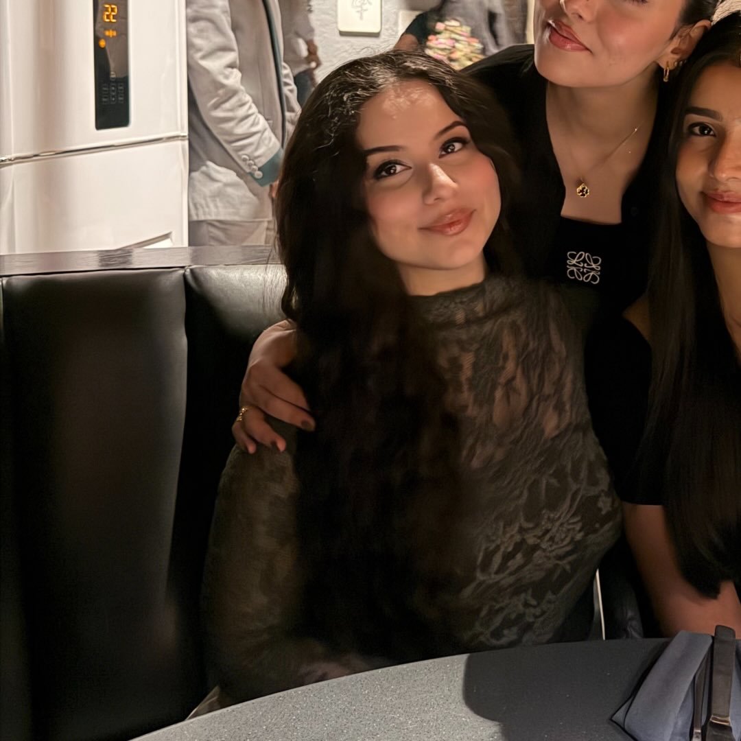 Instagram Profilbild von fizzaayubkhawaja