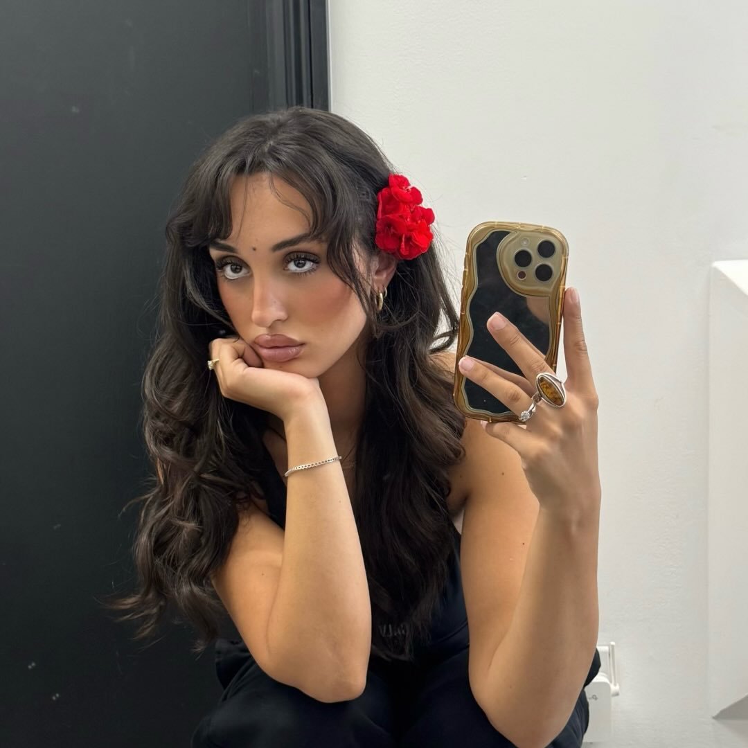 Instagram Profilbild von 00m3l4