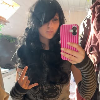 Instagram Profilbild von lari.faryy