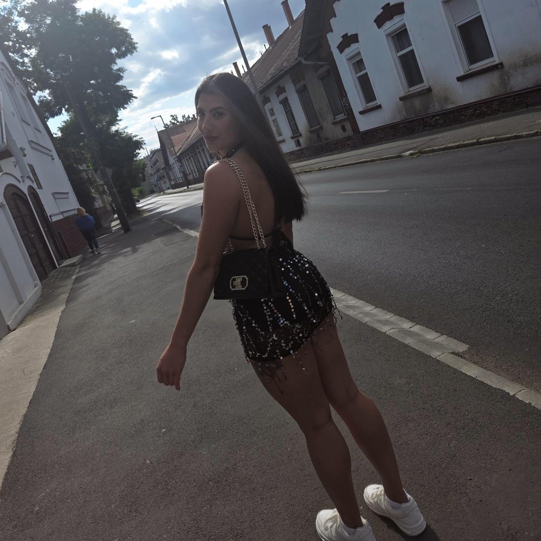 Instagram Profilbild von dzsenii_viirag