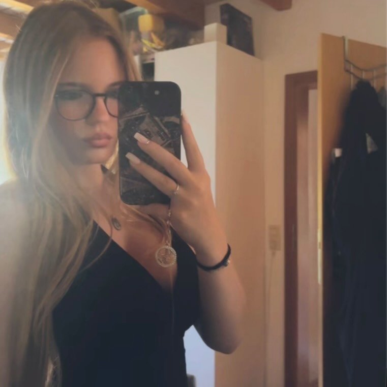 Instagram Profilbild von _evelyn_vegh_