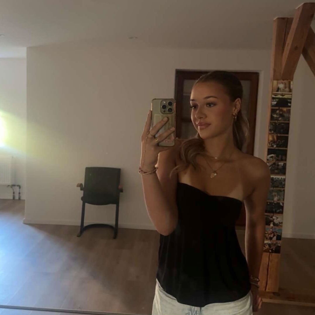 Instagram Profilbild von nella.hrnd