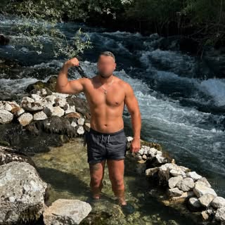 Instagram Profilbild von _louzbek9