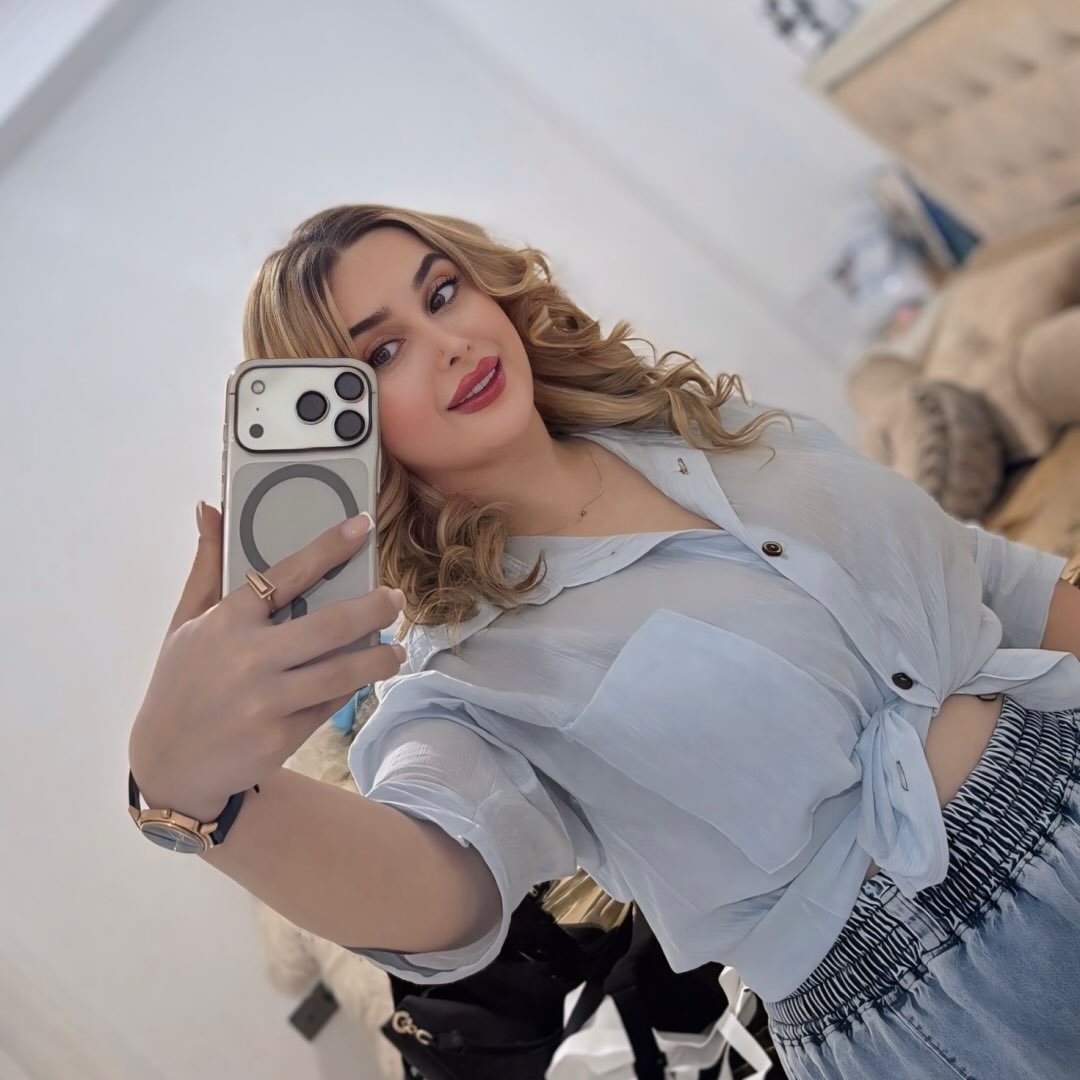 Instagram Profilbild von pegah___babaeii