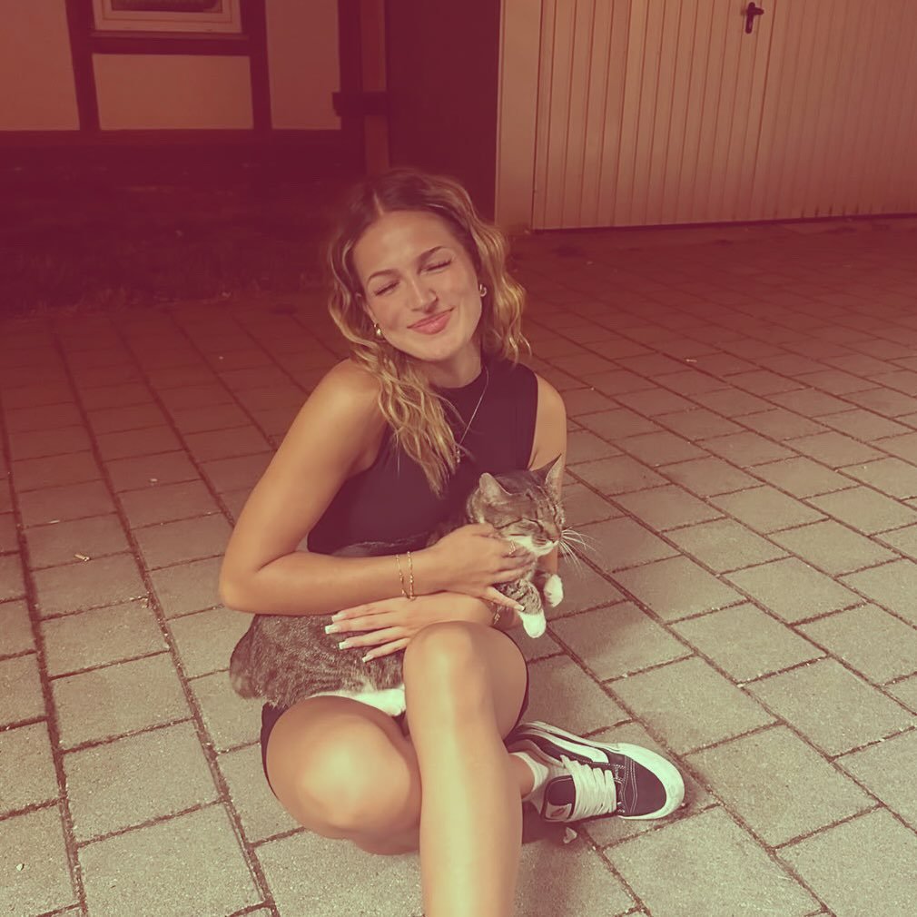 Instagram Profilbild von 24hrsoflauraa