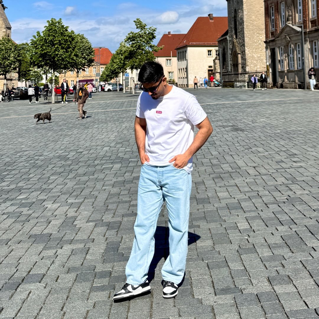 Instagram Profilbild von daniyalomerjee1