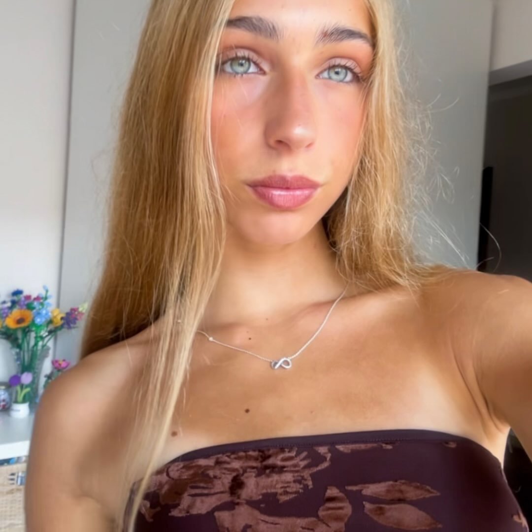 Instagram Profilbild von 02_.ines