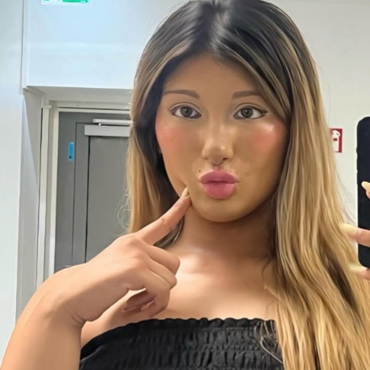 Instagram Profilbild von larakhan01.02