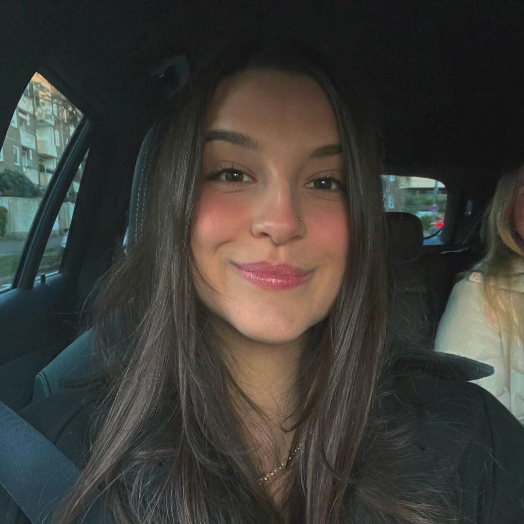Instagram Profilbild von adinaamalin