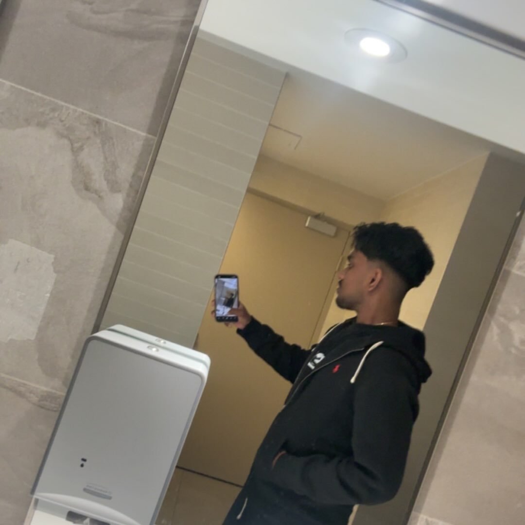 Instagram Profilbild von _.d1nushan._