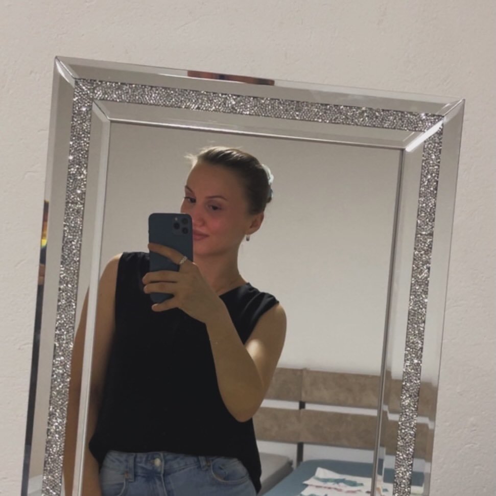 Instagram Profilbild von lorinaademi_