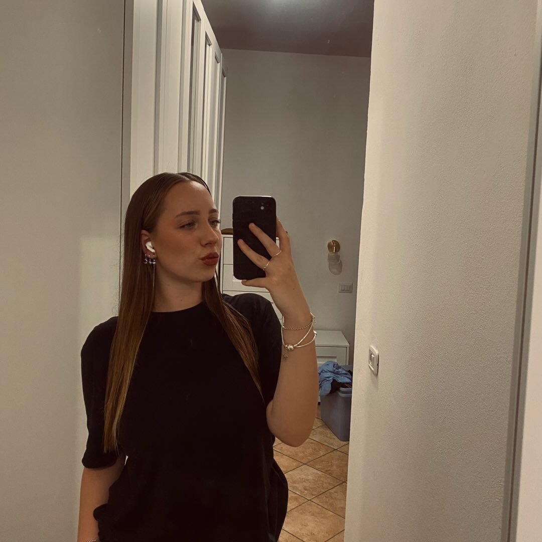 Instagram Profilbild von _.adeee_privv._