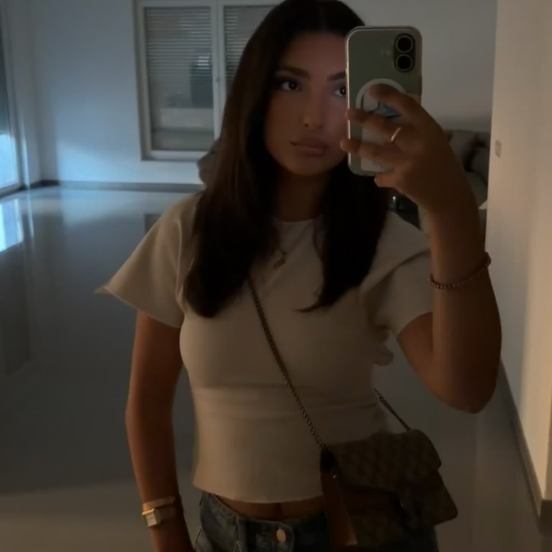 Instagram Profilbild von loripolozhani