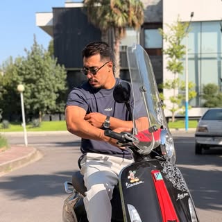 Instagram Profilbild von miladazadkhanii