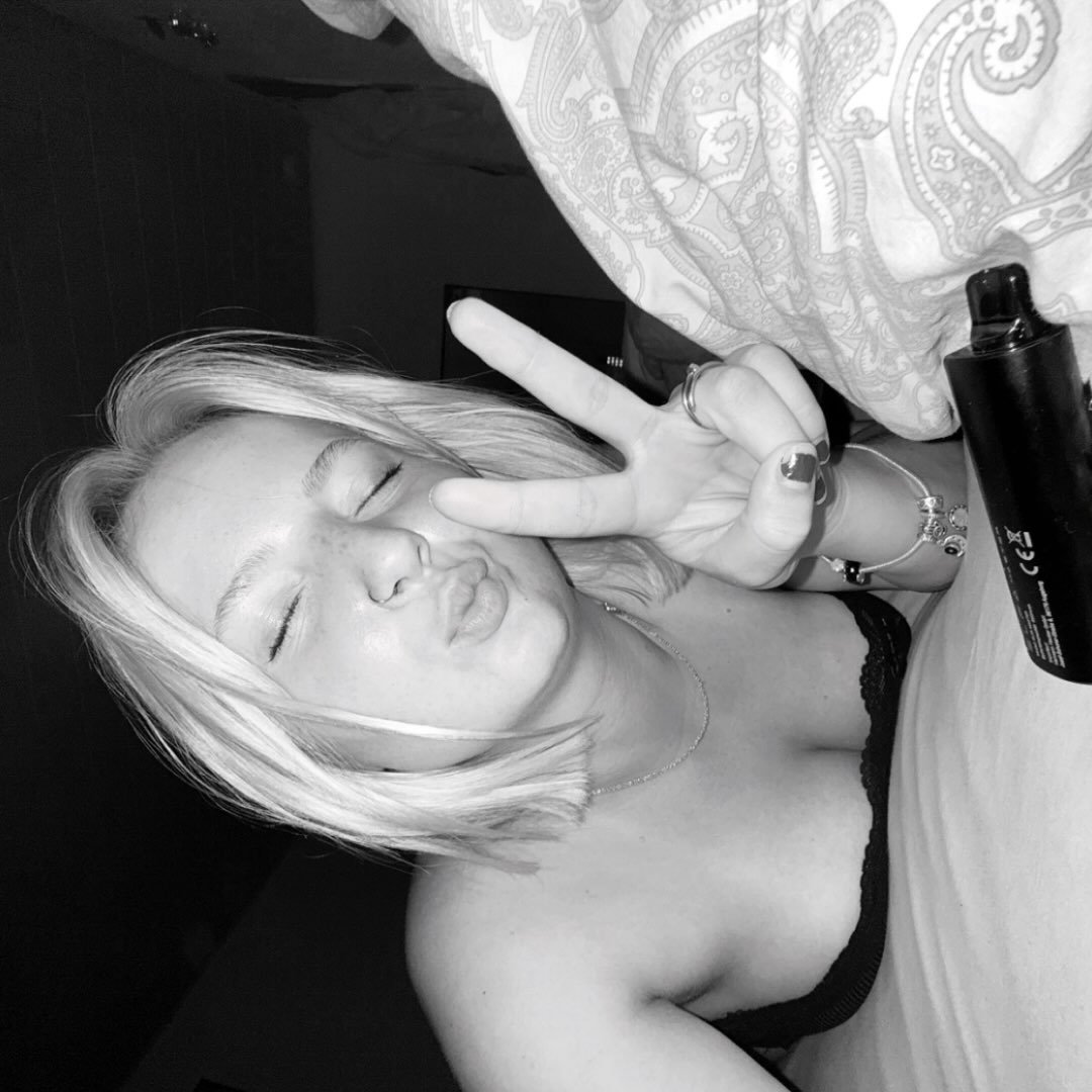Instagram Profilbild von sophielachtnieallein