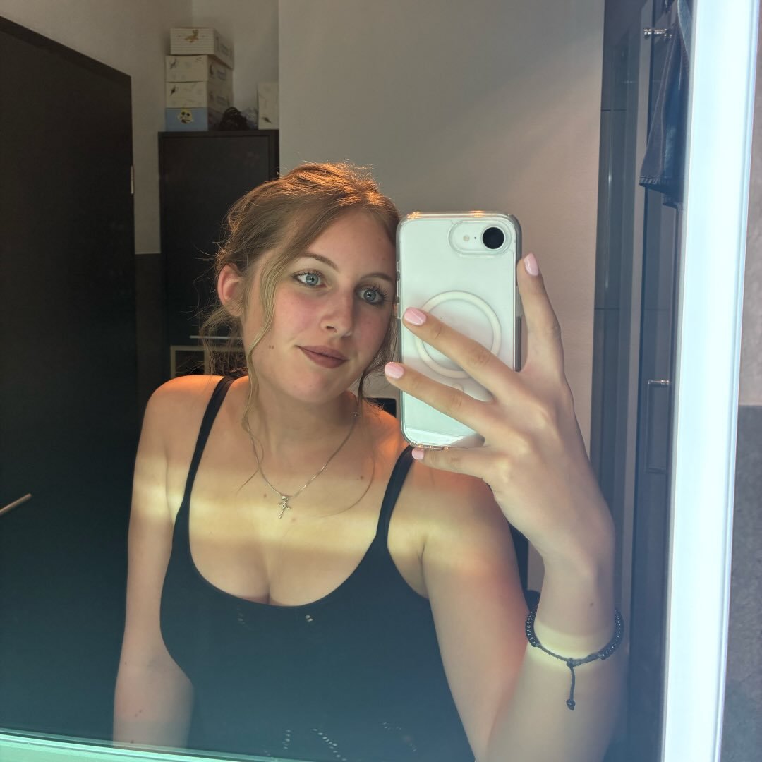 Instagram Profilbild von si_mone_27