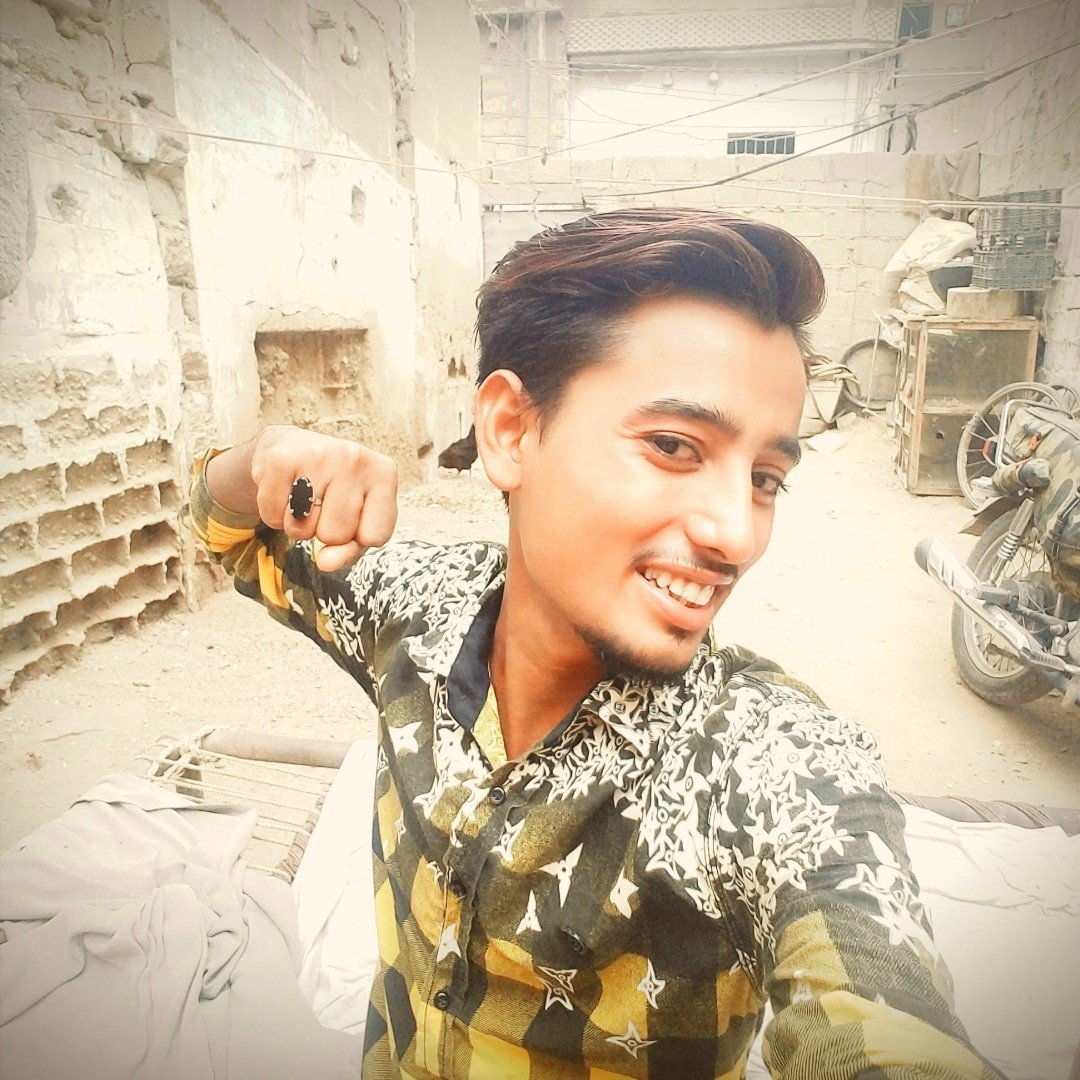 Instagram Profilbild von zeeshanshahid4