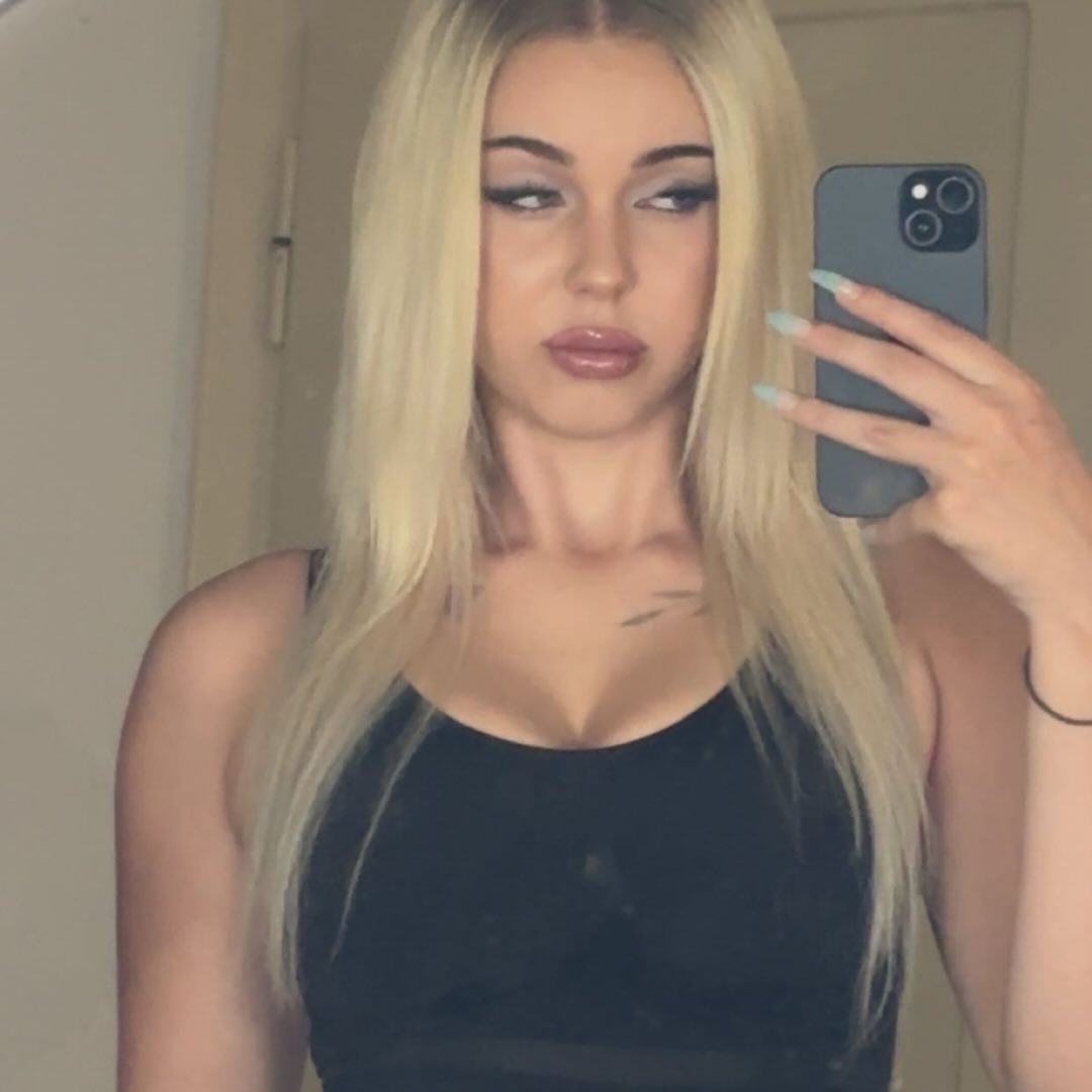 Instagram Profilbild von e9x_tina