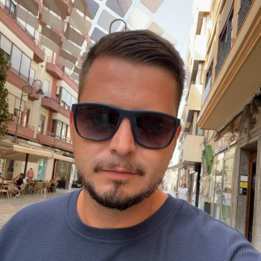 Instagram Profilbild von alex_krkv